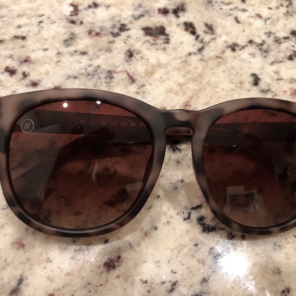 COPY - Blenders sunglasses 🕶️ - Picture 5 of 6